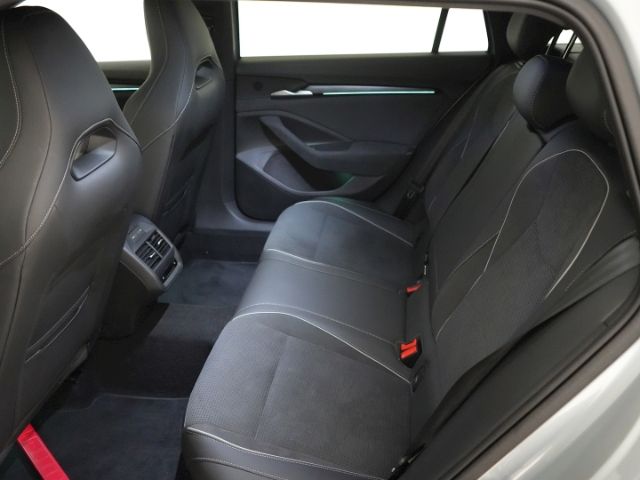Superb COMBI SPORTLINE iV DSG+AHK+NAVI+SITZ-/LEN