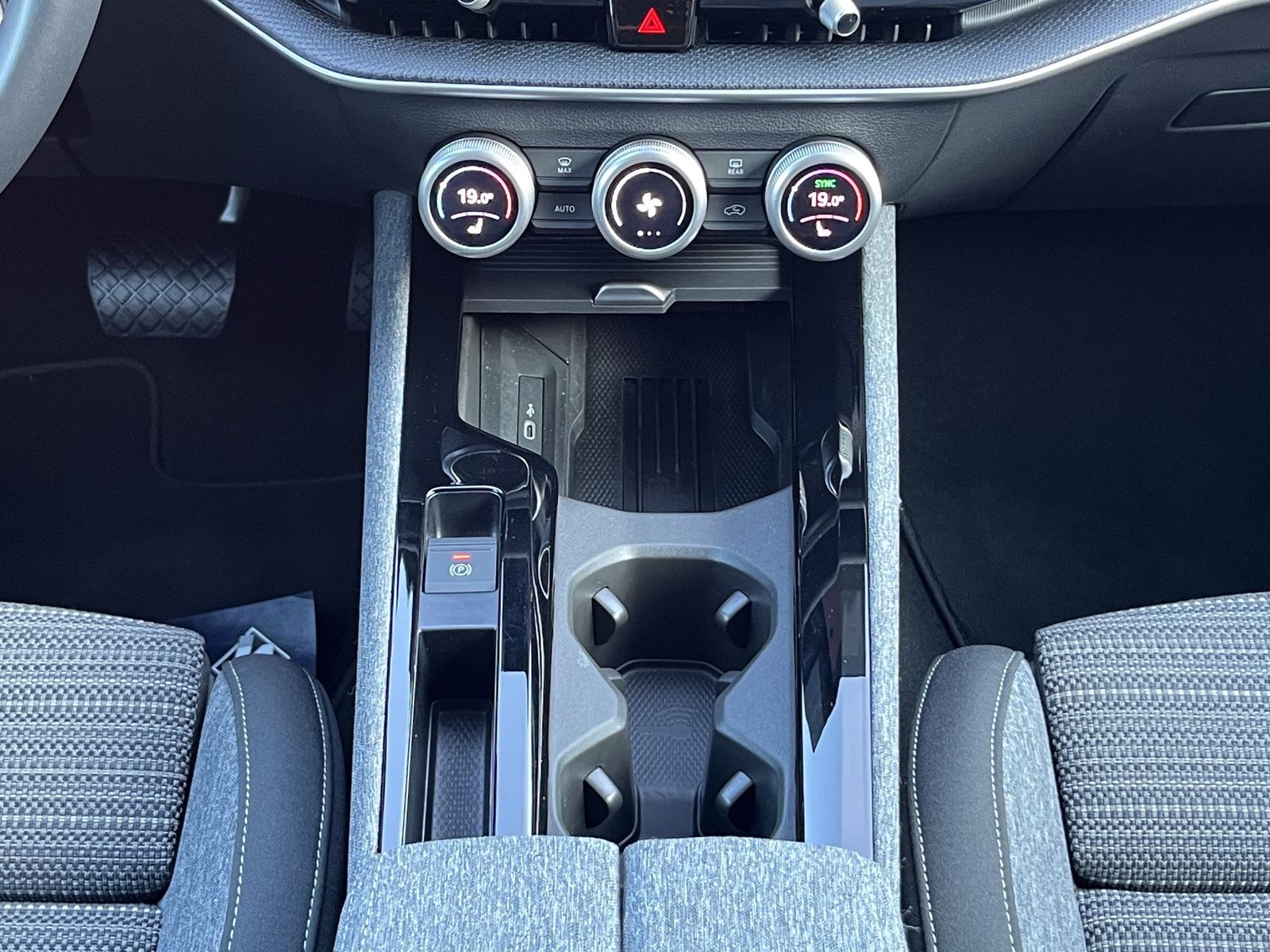 Fahrzeugabbildung SKODA Superb 2.0 TDI*ACC*SHZ*ViCo*NAVI*SmartLink**