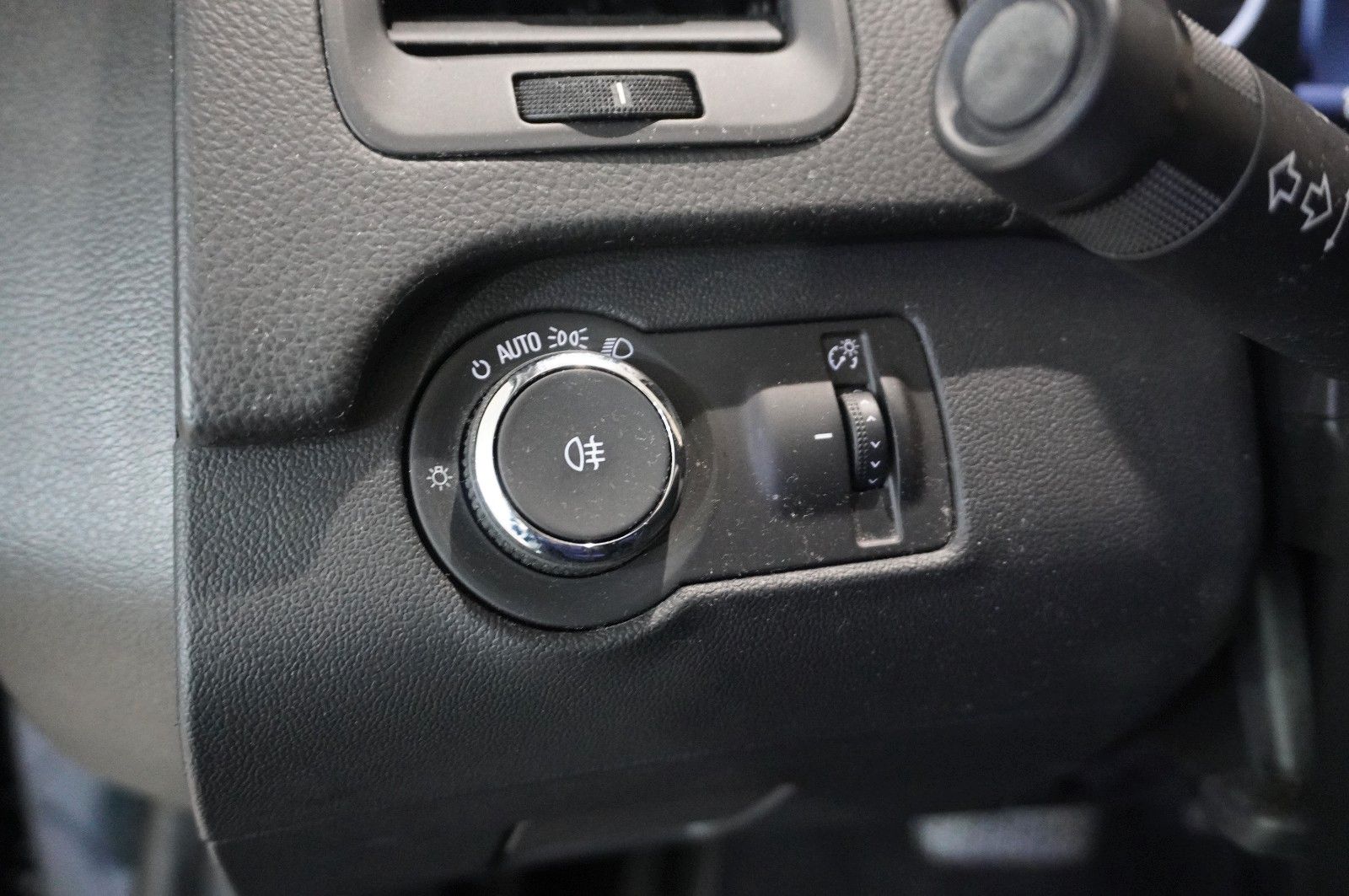 Fahrzeugabbildung Opel Insignia A ST 1.6 INNOVATION NAVI/LED/KAMERA/AHK