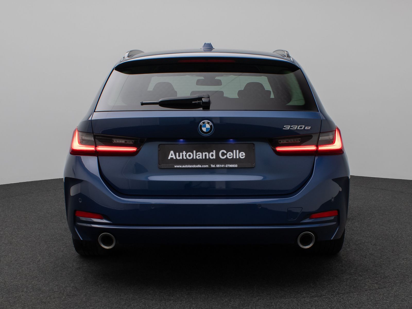 Fahrzeugabbildung BMW 330e HUD DAB HiFi CockPitPro PDC DrivingAssist