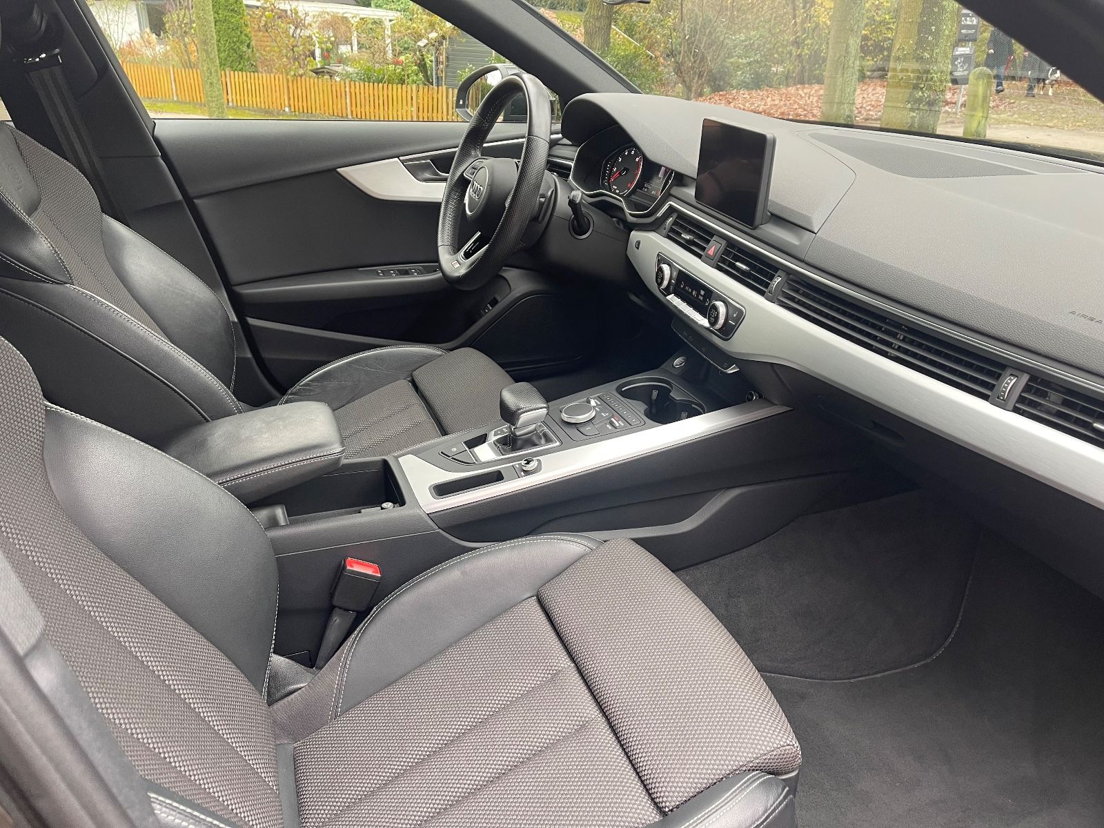 Fahrzeugabbildung Audi A4 Avant S-Line AHK*LED*PDC*TEILLEDER*TEMPO+