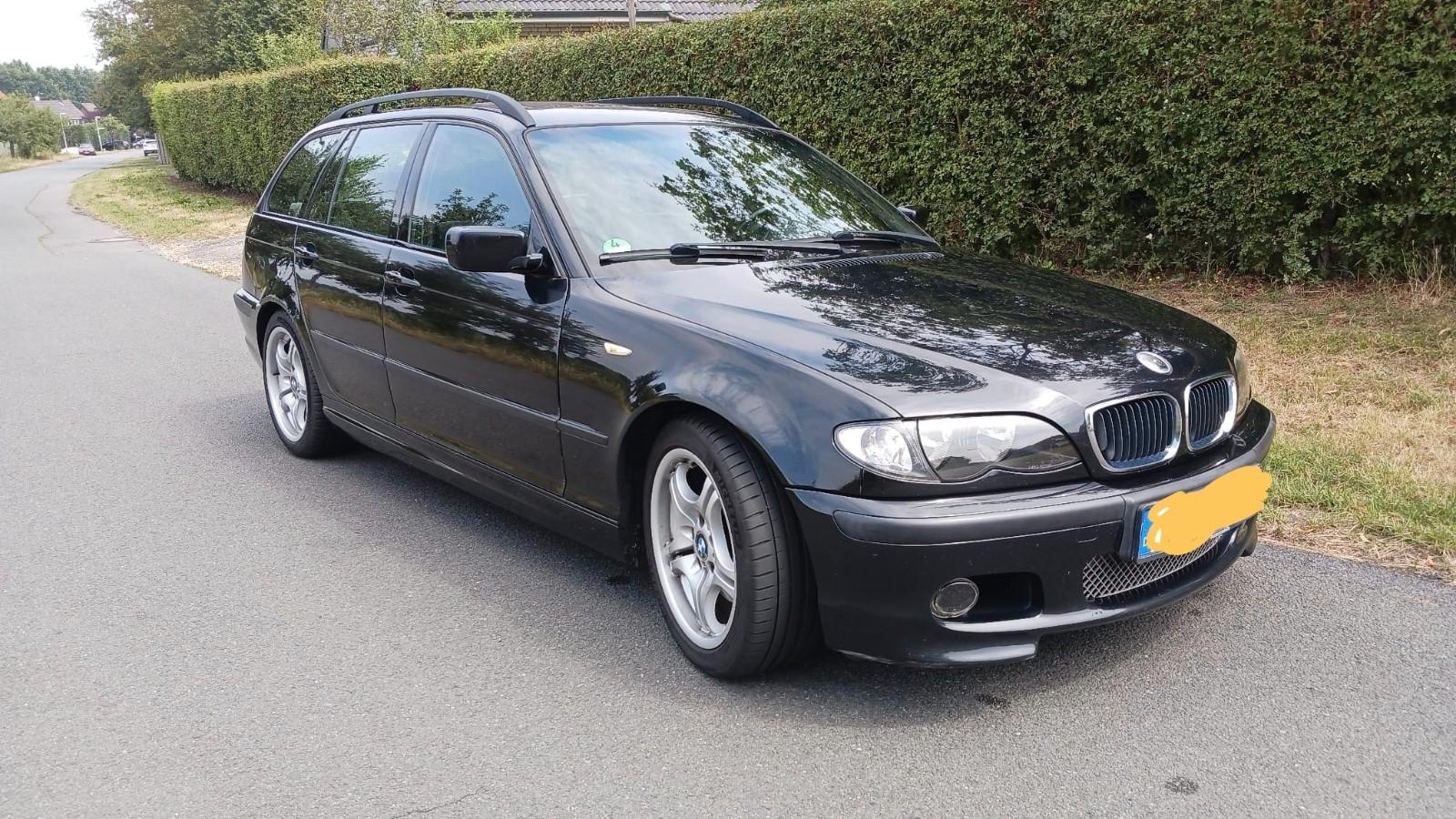 BMW 320 2004 — rear view