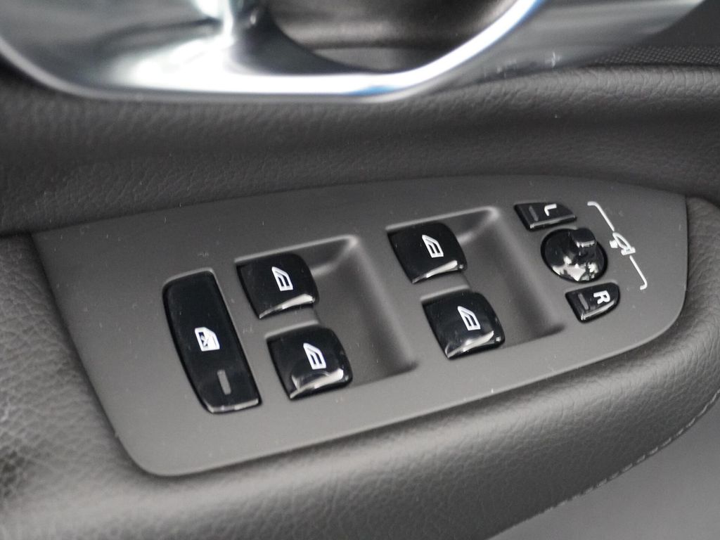 Volvo XC90 2.0 T8 Twin motor AWD Momentum panorama dac