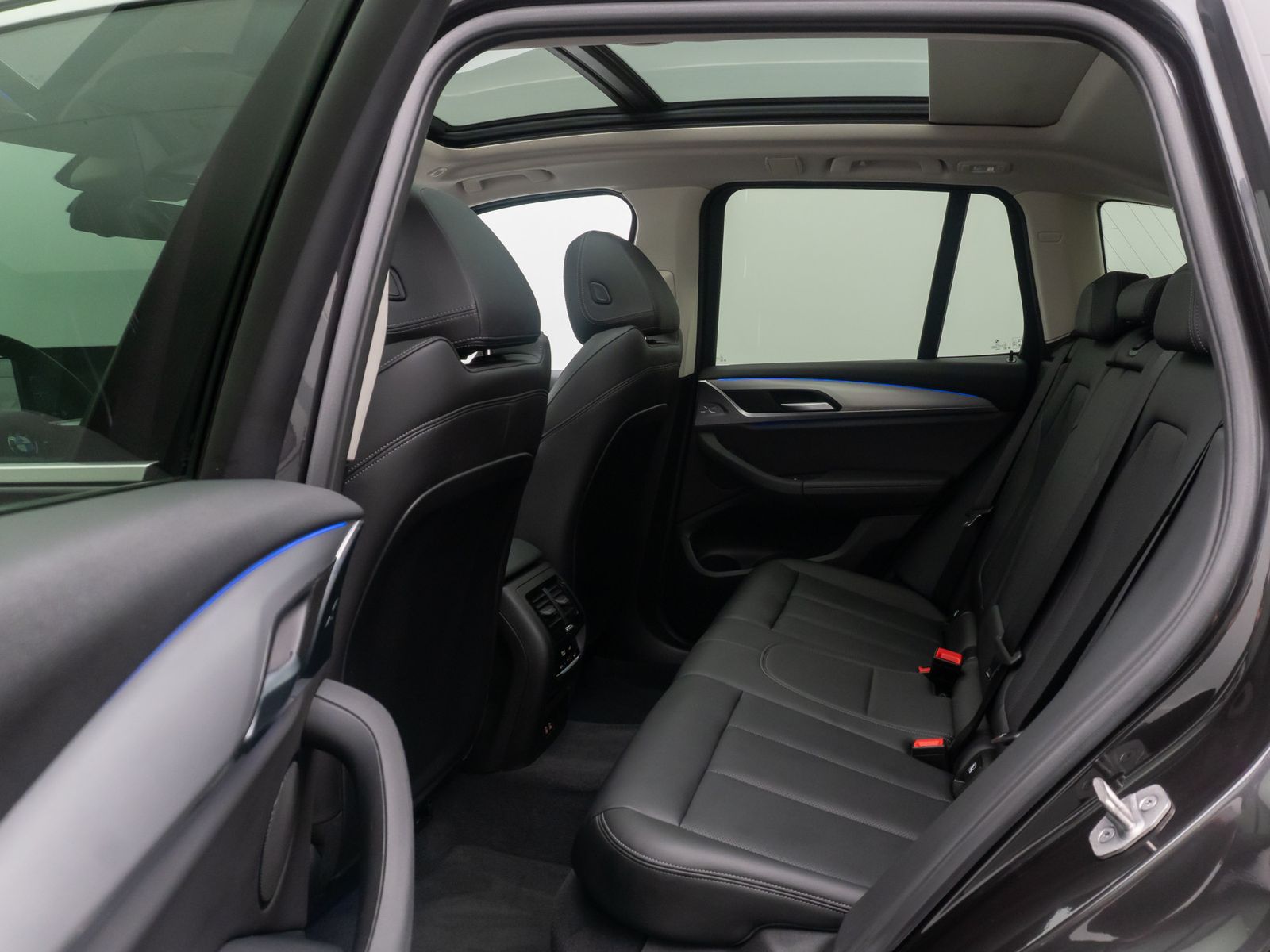 Fahrzeugabbildung BMW X3 xD30i  DAB Kamera HiFi AHK Panorama Laser 19"