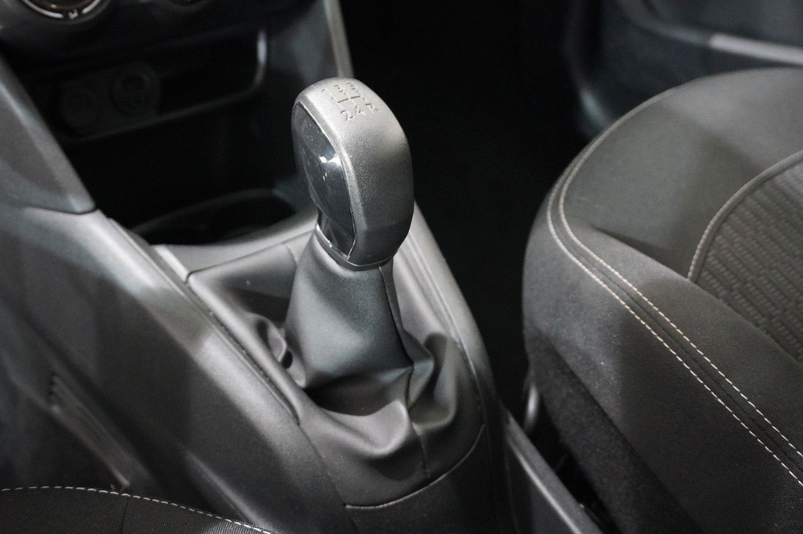 Fahrzeugabbildung Peugeot 208 LIM. 1.2 ACTIVE NAVI/LED/KLIMA/SHZ/PDC/TEMP