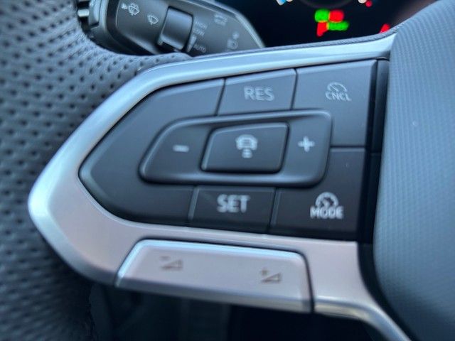 Fahrzeugabbildung Volkswagen Tiguan 1.5eTSI DSG R-Line AHK+PANO+KEYLESS+NAVI+
