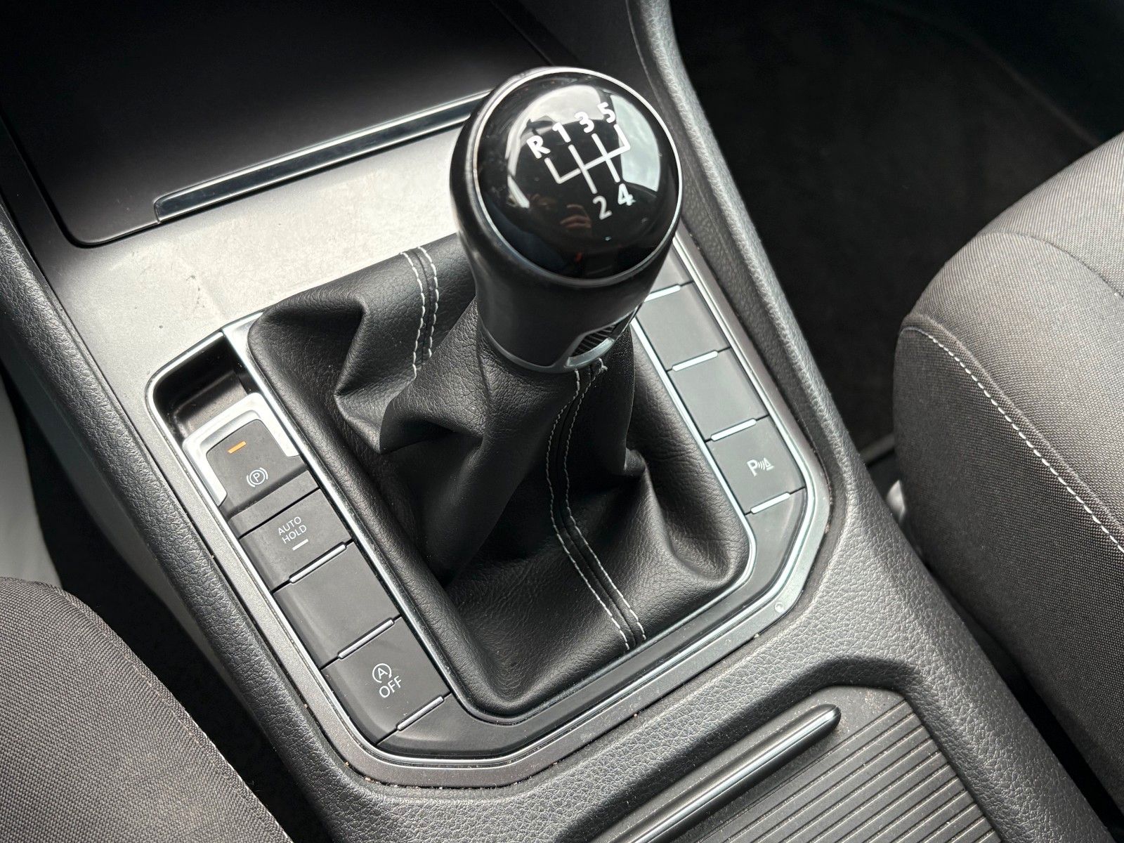 Fahrzeugabbildung Volkswagen Golf Sportsvan VII 1.6 TDI Xenon AHK LOUNGE 2.HD