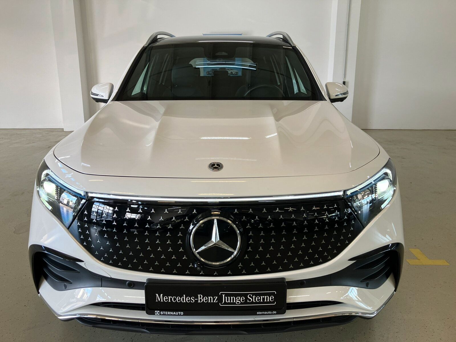 Mercedes-Benz EQB 250+ AMG Pano Distr 360 Cam LED Spur Burm Wi imagem 3