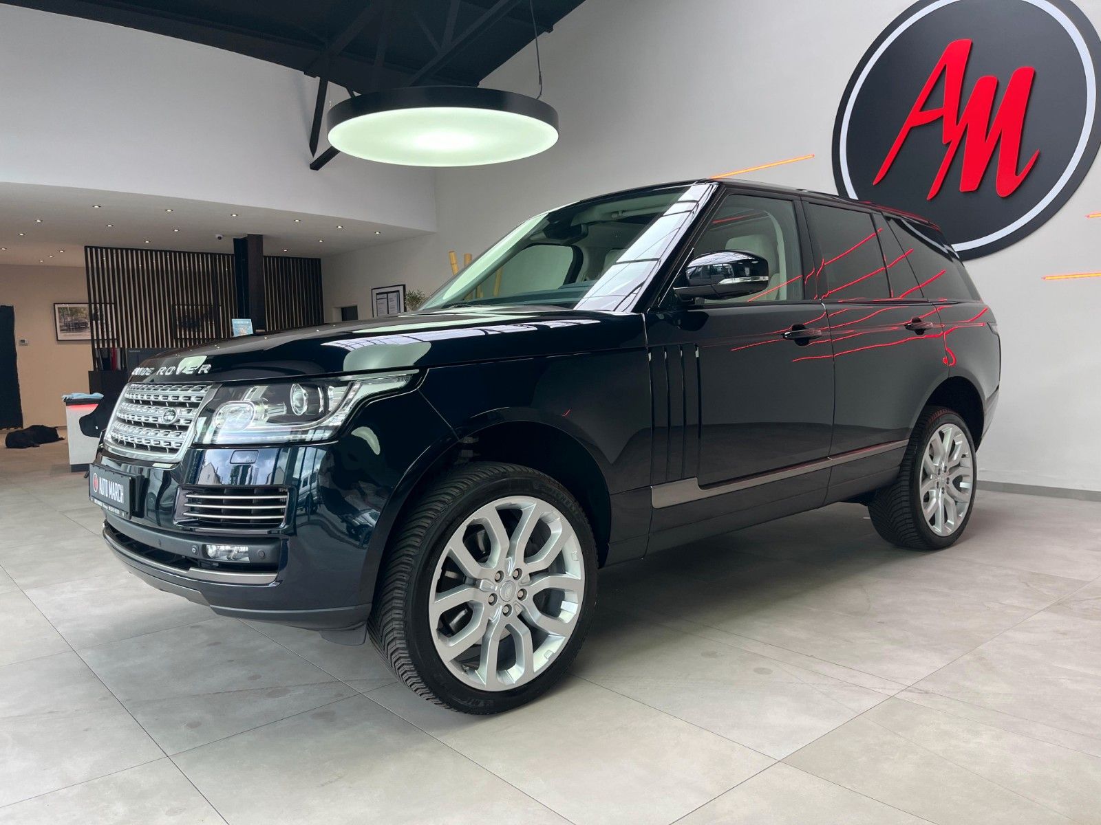 Fahrzeugabbildung Land Rover Range Rover Vogue 4.4 SDV8*Pano*AHK*