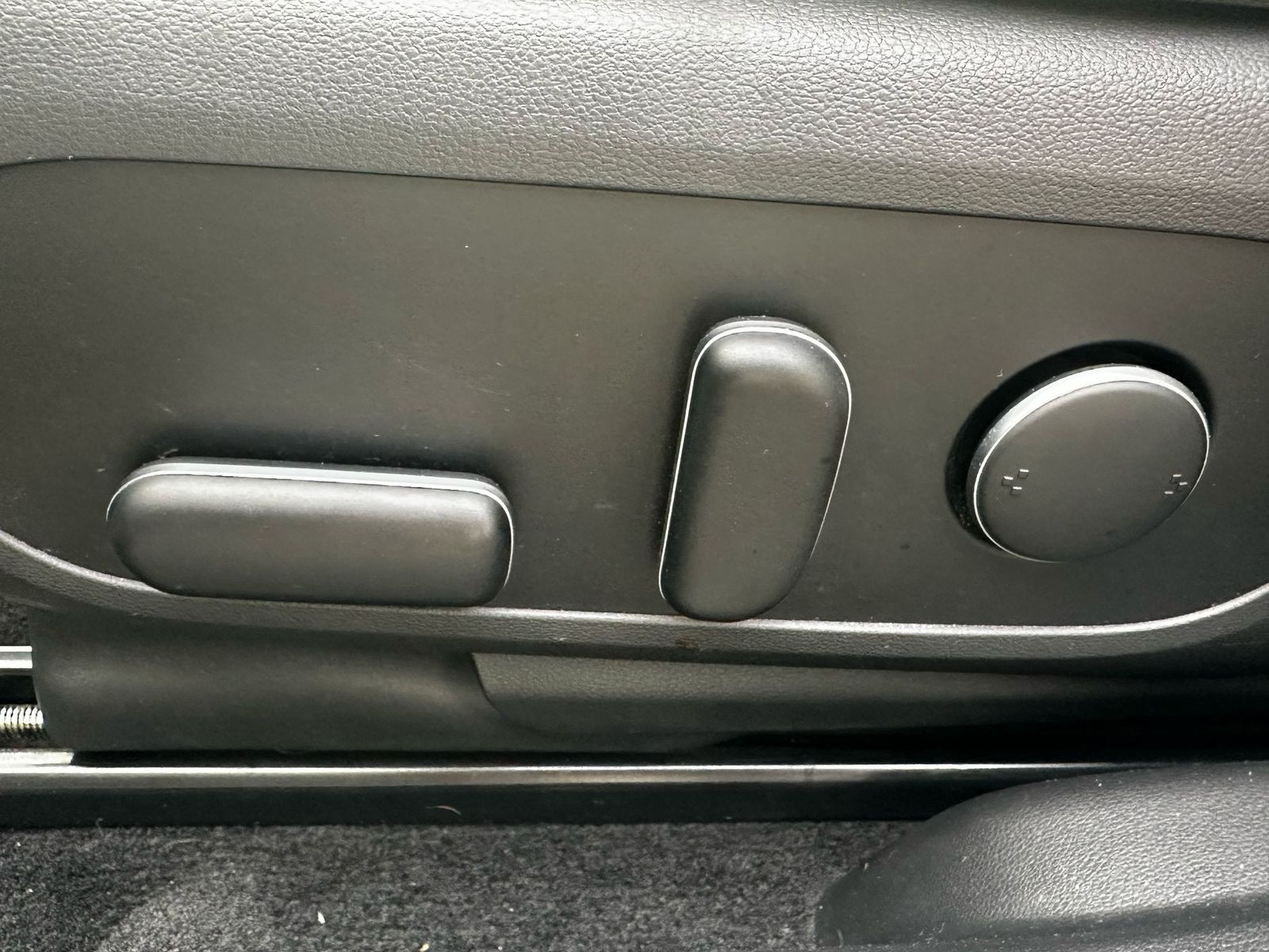 Fahrzeugabbildung Hyundai Ioniq 5 Techniq 4WD NAVI+LED+SHZ+KAMERA+ACC+WP+