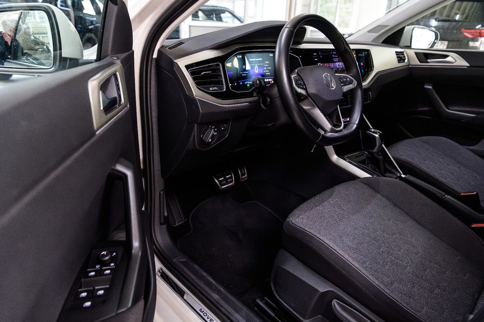 Fahrzeugabbildung Volkswagen Polo VI Move 1.0 TSI DSG LED+SHZ+PDC+APP