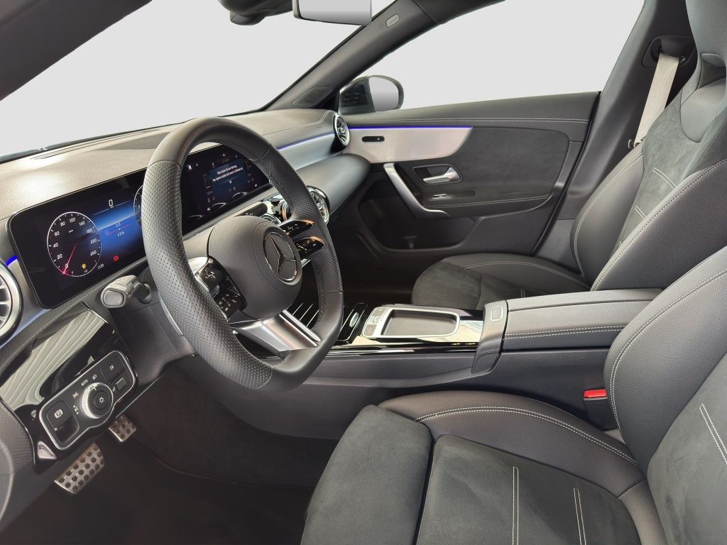 Fahrzeugabbildung Mercedes-Benz CLA 200 Special Edition AMG*Navi*DISTRON*PDC*RFK