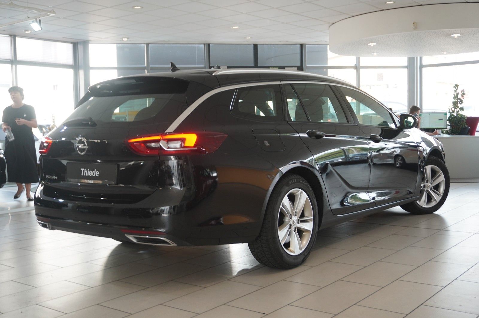 Fahrzeugabbildung Opel Insignia B ST 2.0T ELEGANCE NAVI/LED/SPORT/VIRTU