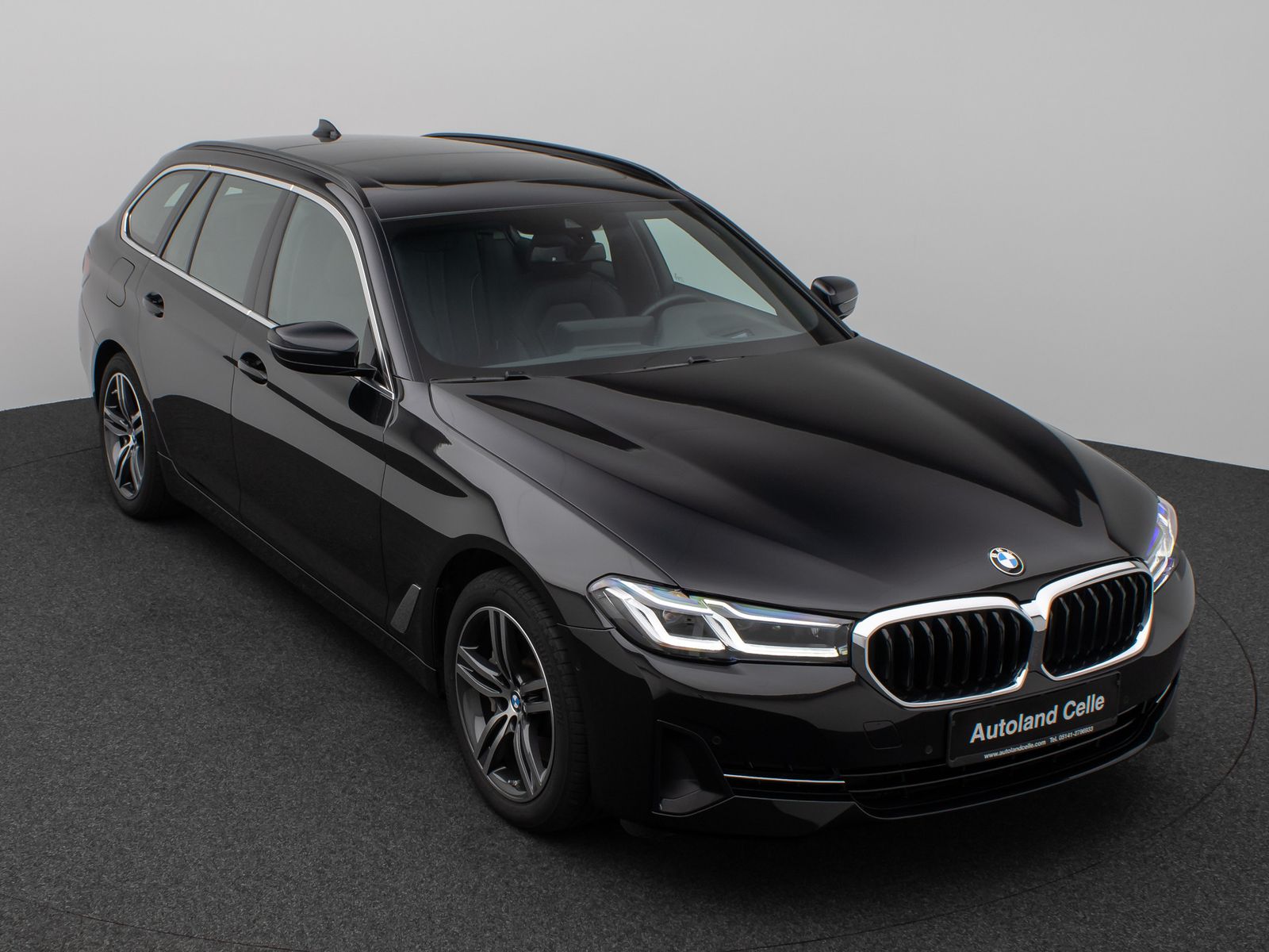 Fahrzeugabbildung BMW 530i xD Panorama Kamera Laser HUD HiFi Komfort