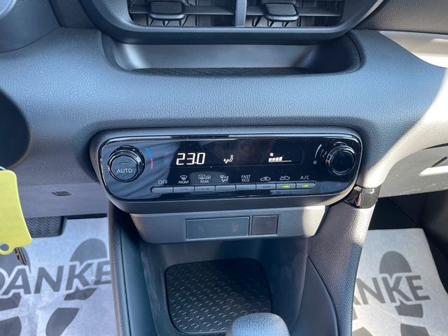 Toyota Yaris Hybrid Basis Weiß Automatik