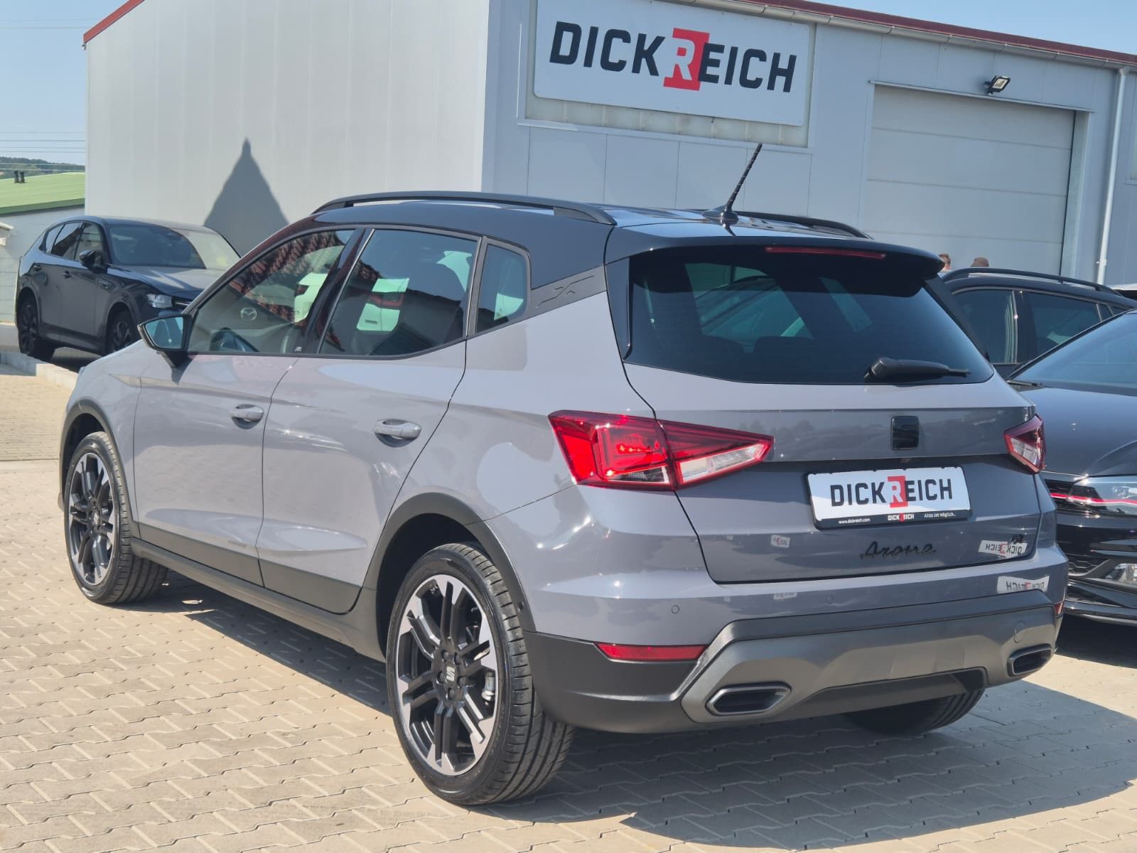Fahrzeugabbildung SEAT Arona 1.5 TSI DSG FR Black Edition*LED*ACC*AHK*