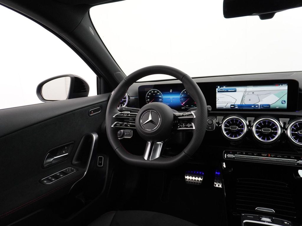 Mercedes-Benz A 180 Star Edition AMG Line | Panorama - Schiebe