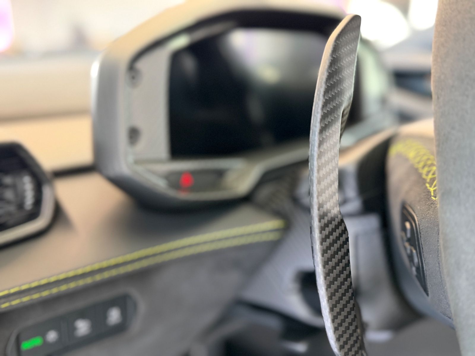 Revuelto V12 Full Carbon Lift Sonus