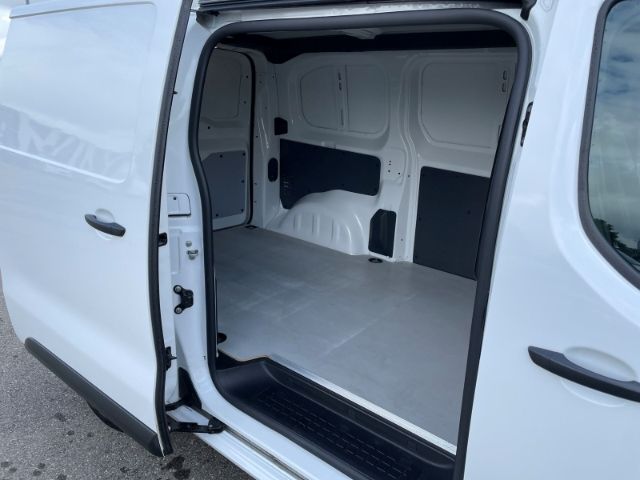 Fahrzeugabbildung Citroën Jumpy 2.0 BlueHDi 145, Club M-L2H1 AHK, 3-Sitzer