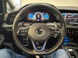 Volkswagen Golf VIII R 4M PERF.*H&K*PANO*AKRAPOVIC*MATRIX* - Volkswagen Golf: Vi