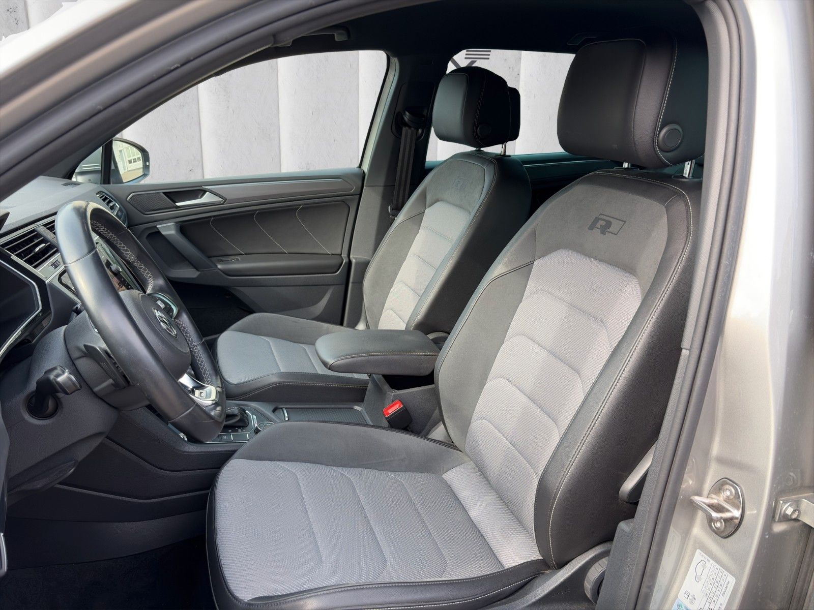 Fahrzeugabbildung Volkswagen Tiguan Highline R-Line 4Motion DSG*ACC*LED*SHZ**
