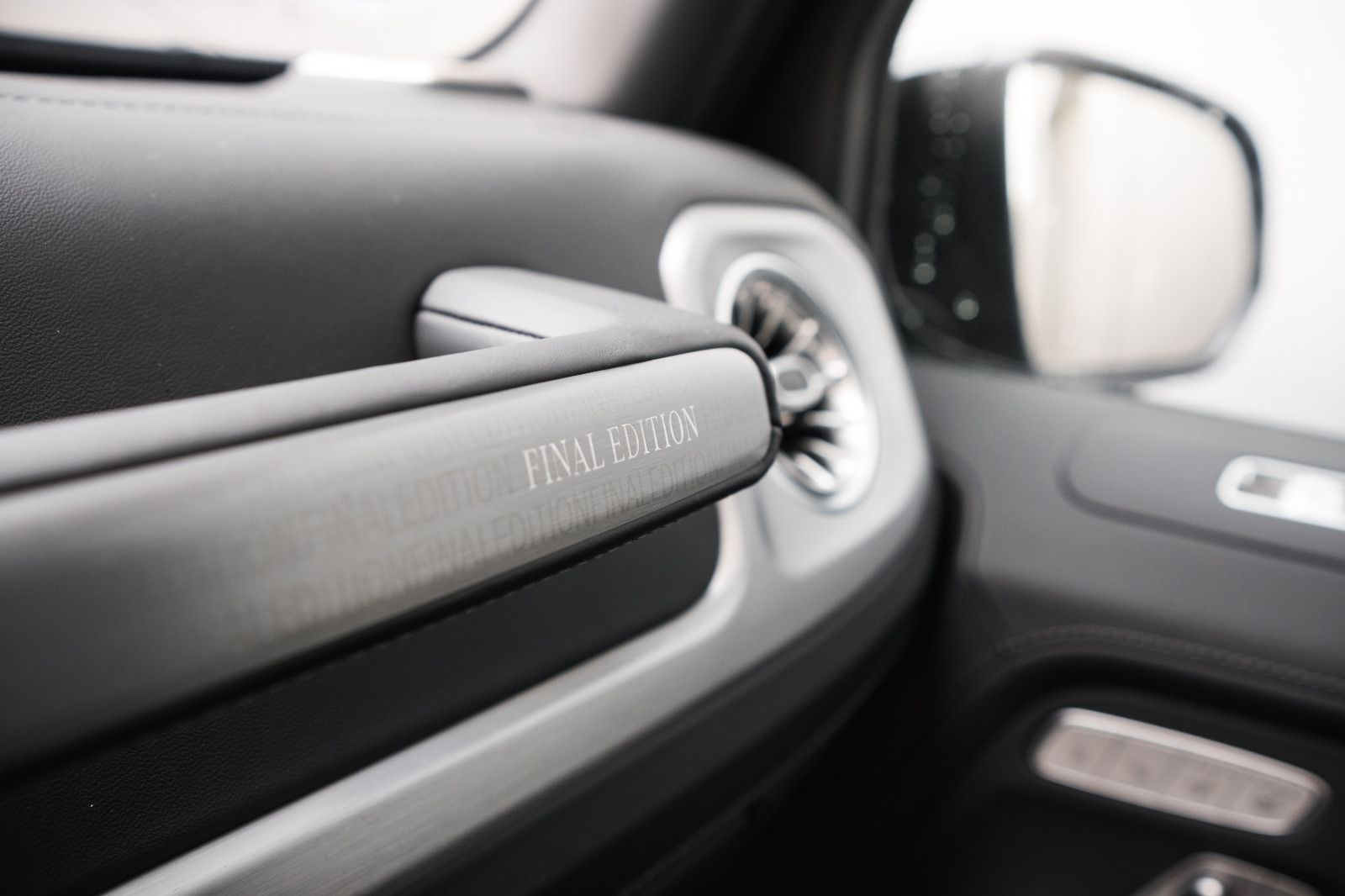 Fahrzeugabbildung Mercedes-Benz G 500 Final Edition Black-Burmester-LED