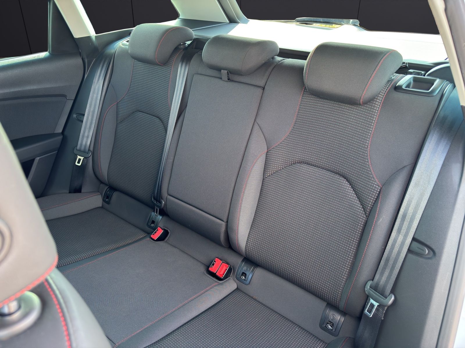 Fahrzeugabbildung SEAT Leon ST FR 1.5 TSI LED RFK Keyless SH