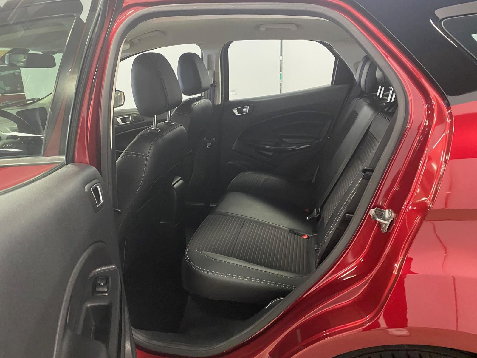 Fahrzeugabbildung Ford EcoSport 1.0 Titanium Automatik+AHK++NAVIGATION+
