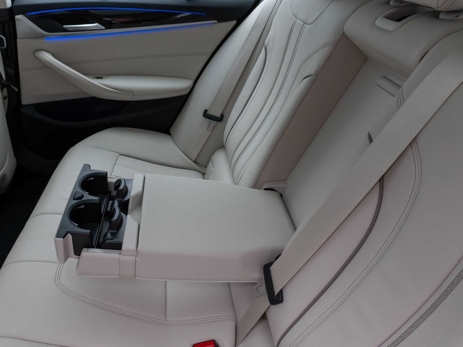 Fahrzeugabbildung BMW 540i xD Panorama 360°DAB Fernlichtassist Sport