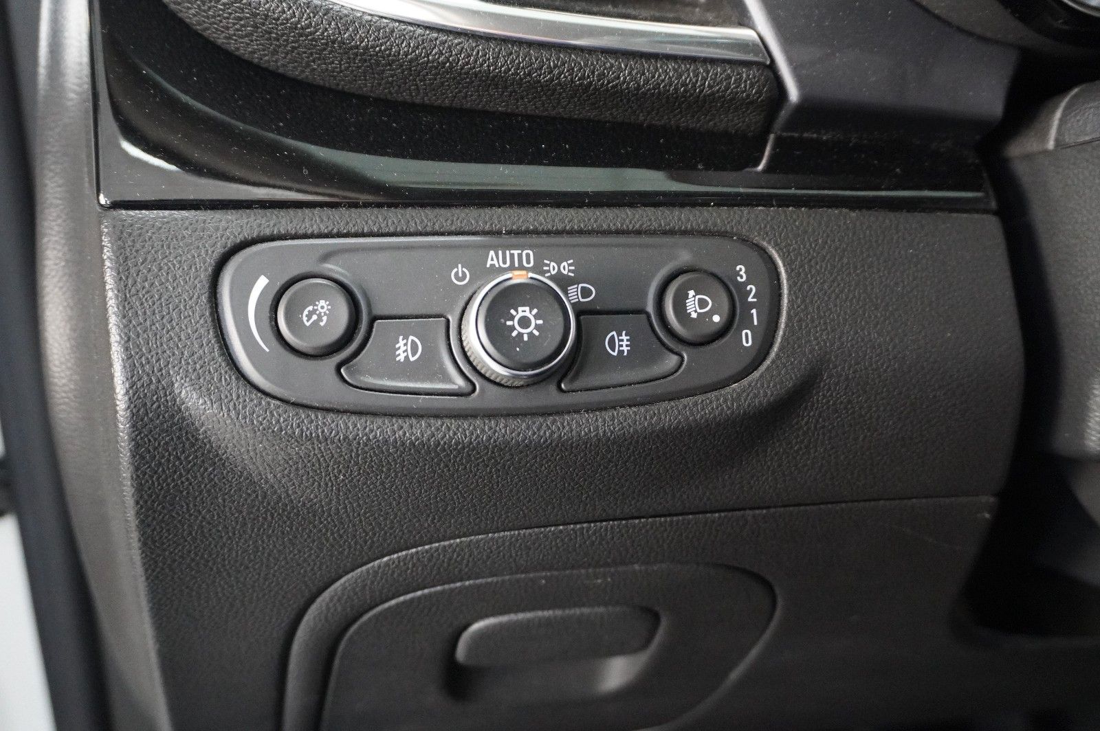 Fahrzeugabbildung Opel Mokka X 1.4 ON NAVI/LED/KAMERA/SHZ/SPORT/NEBEL