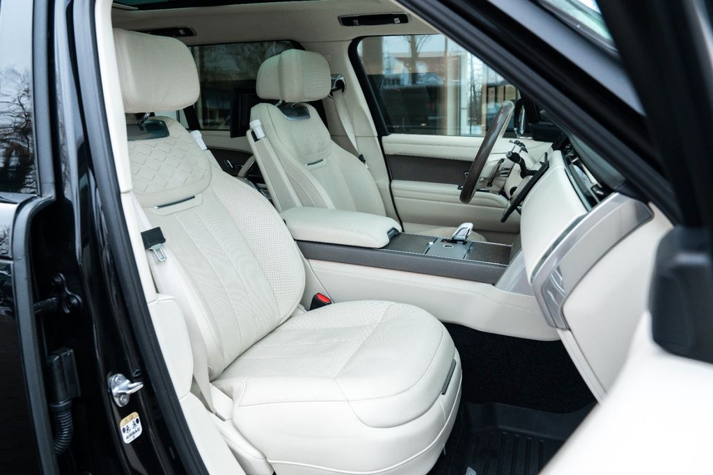 LAND ROVER Range Rover SV / 360° / PANO / LWB / P615 / 23" LAND ROVER Range Rover SV / 360° / PANO / LWB / P615 / 23"