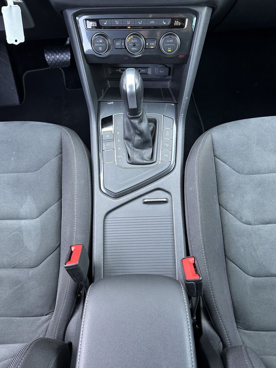 Fahrzeugabbildung Volkswagen Tiguan 2.0 TDI DSG HL NAV+LED+KAM+ACC+VCOCKPIT