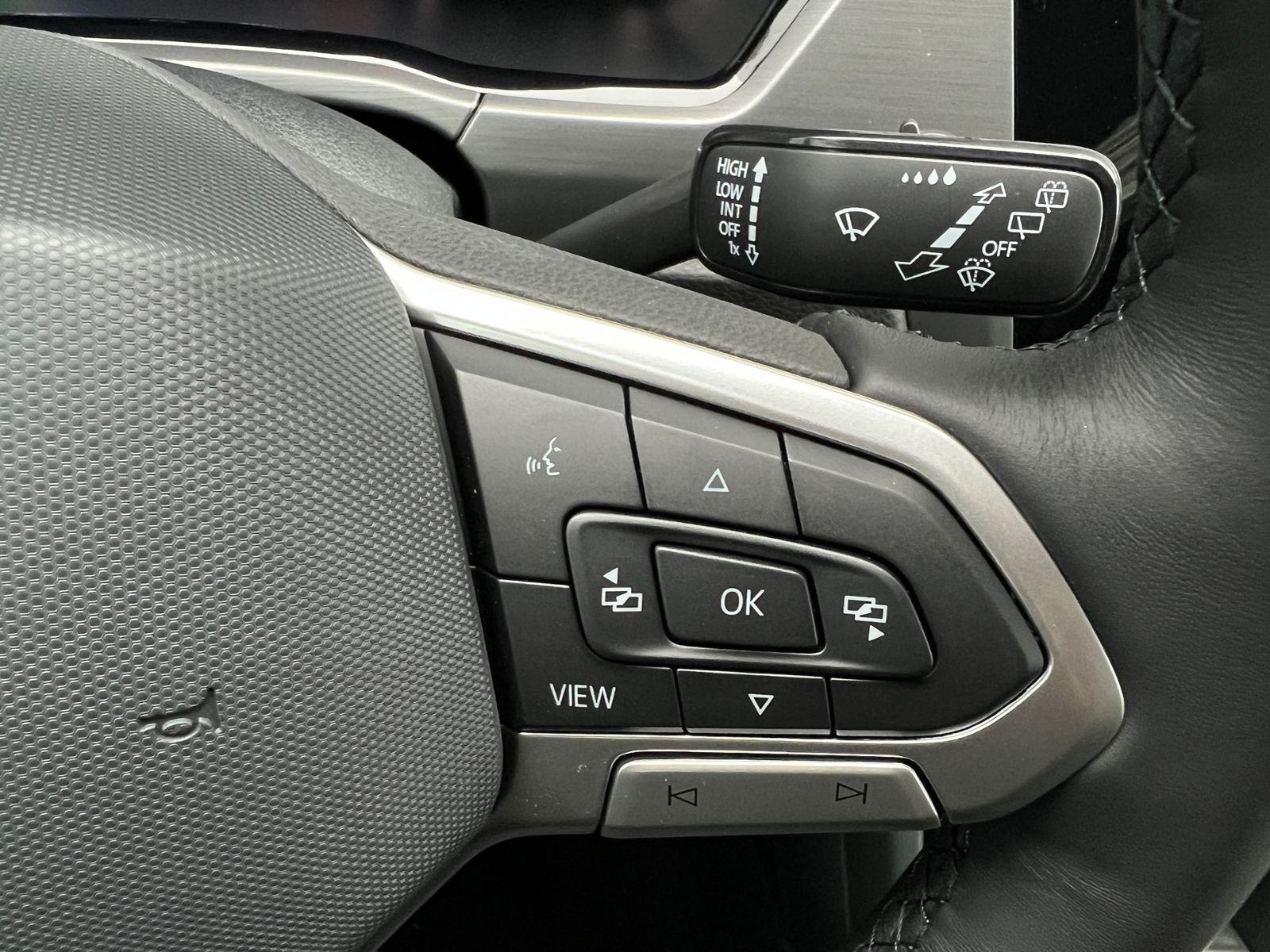 Fahrzeugabbildung Volkswagen Touran Comfortline 1.5 TSI DSG *LED, AHK, 7 Sitz