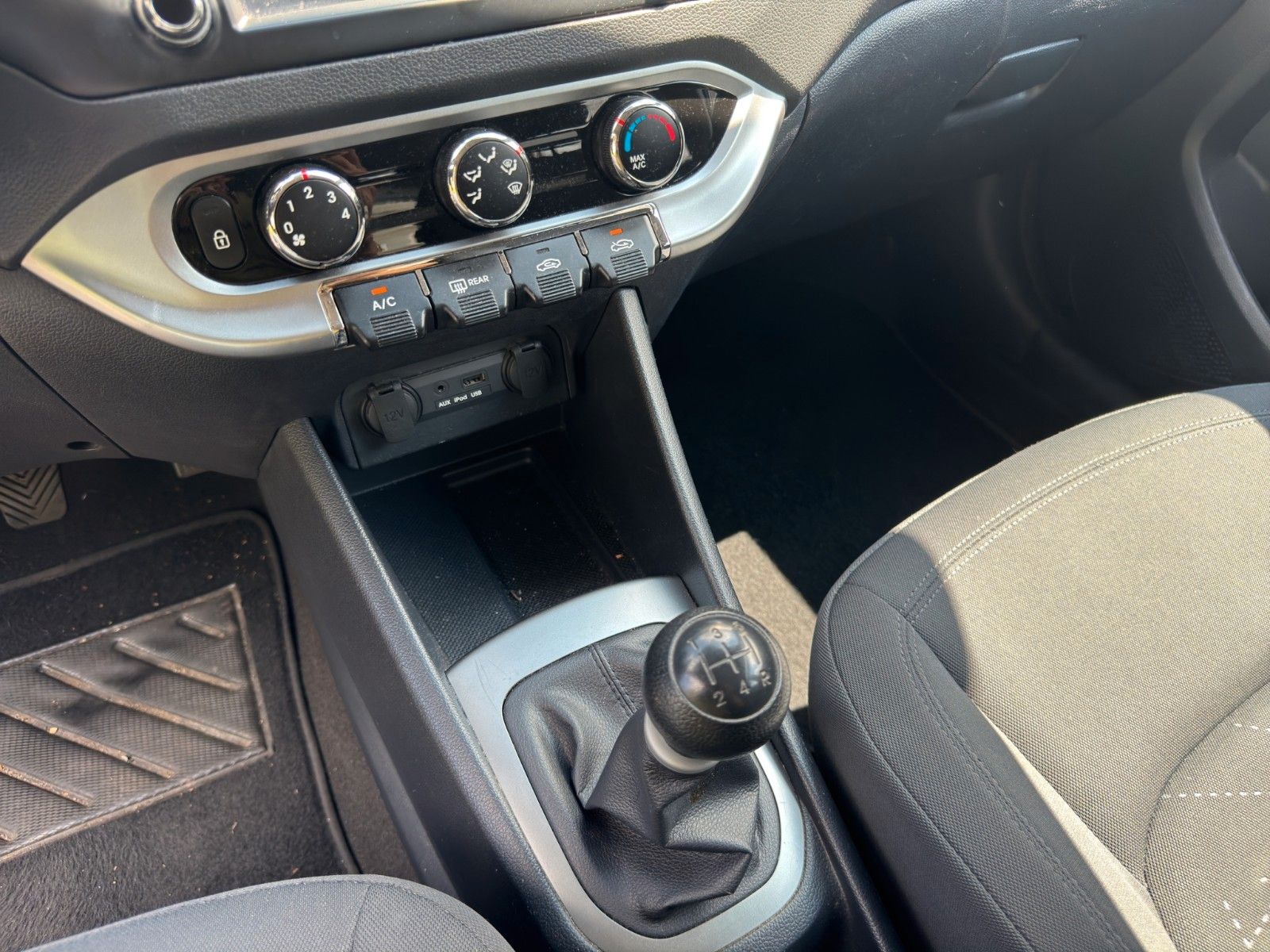 Fahrzeugabbildung Kia Rio Edition 7 Klima/Navi/Kamara/TÜV NEU