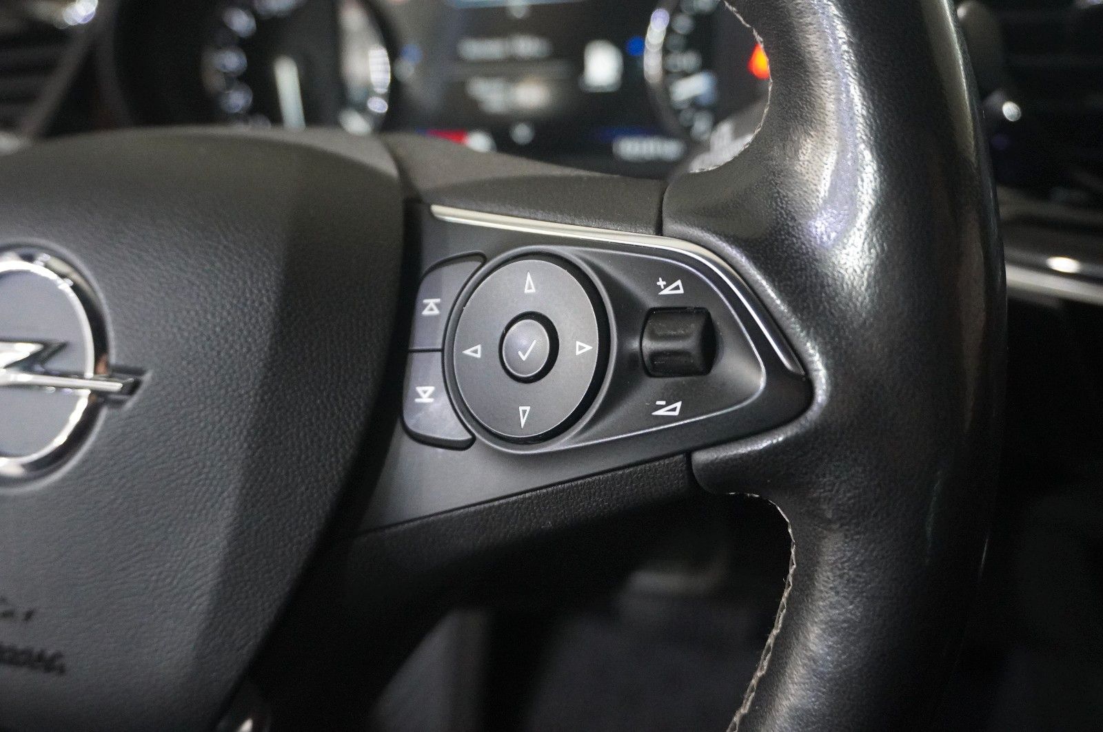 Fahrzeugabbildung Opel Insignia B ST 2.0D BUSINESS NAVI/LED/KAMERA/AHK