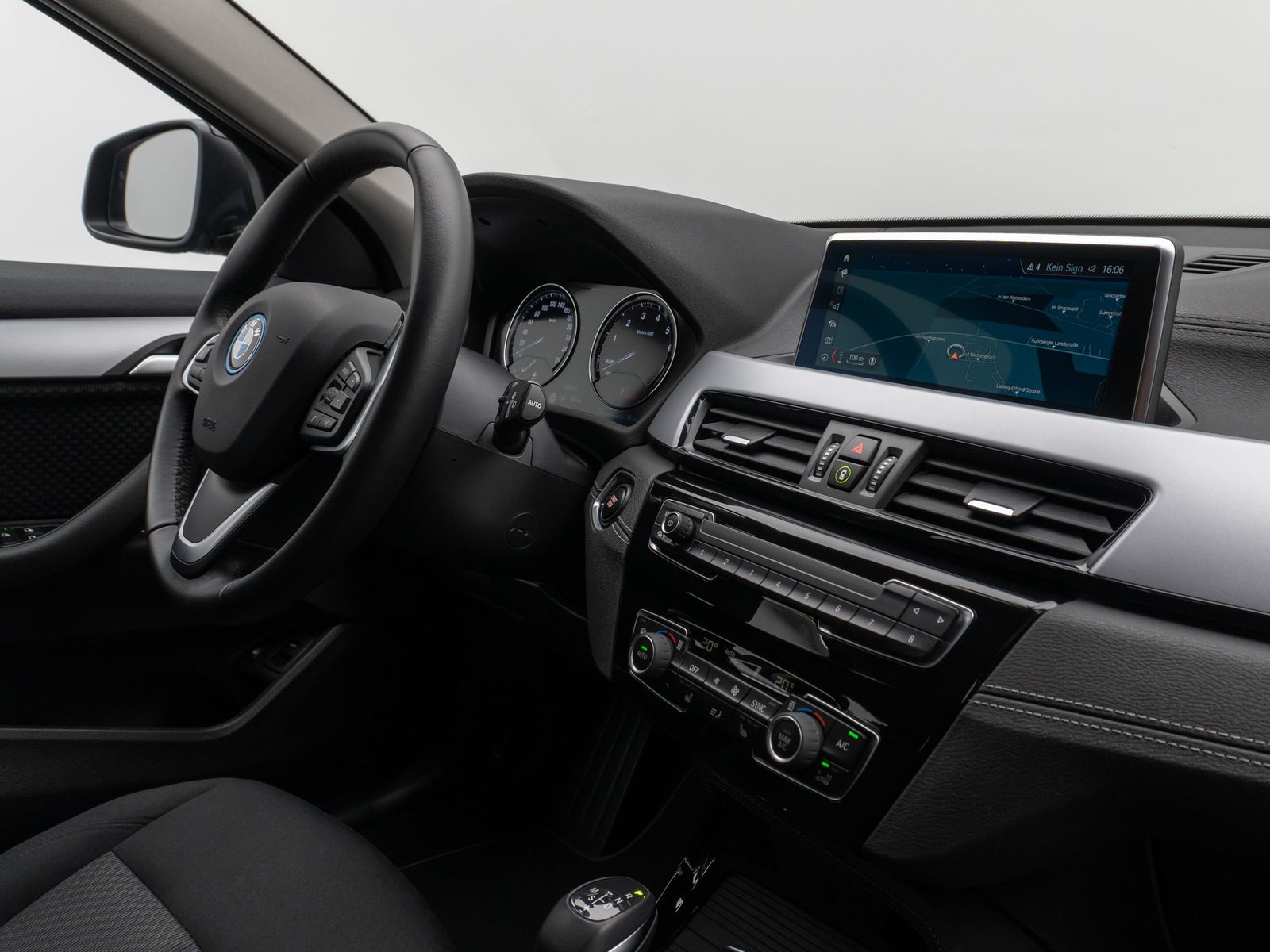 Fahrzeugabbildung BMW X2 xD25e Kamera DAB Lordos Geschwindigkeitsreg