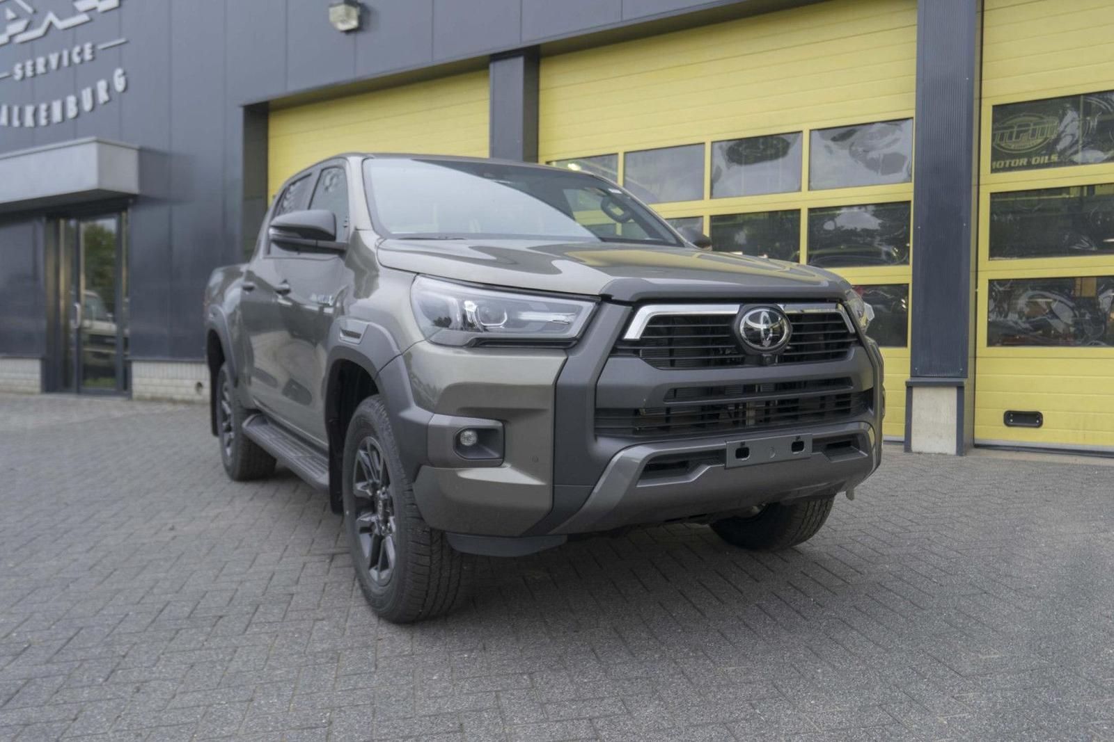Toyota Hilux 2.8 D-4D Double Cab Hybrid Invincible JBL