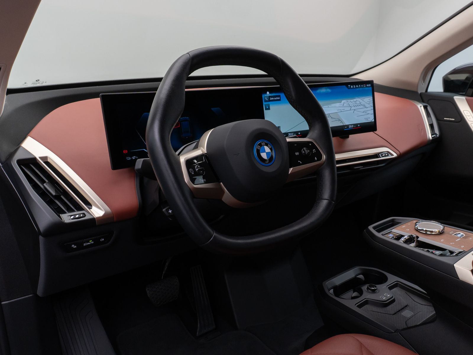 Fahrzeugabbildung BMW iX xD50 360°H/K DAB ACC SoftCl ACC Komfort 21Zol