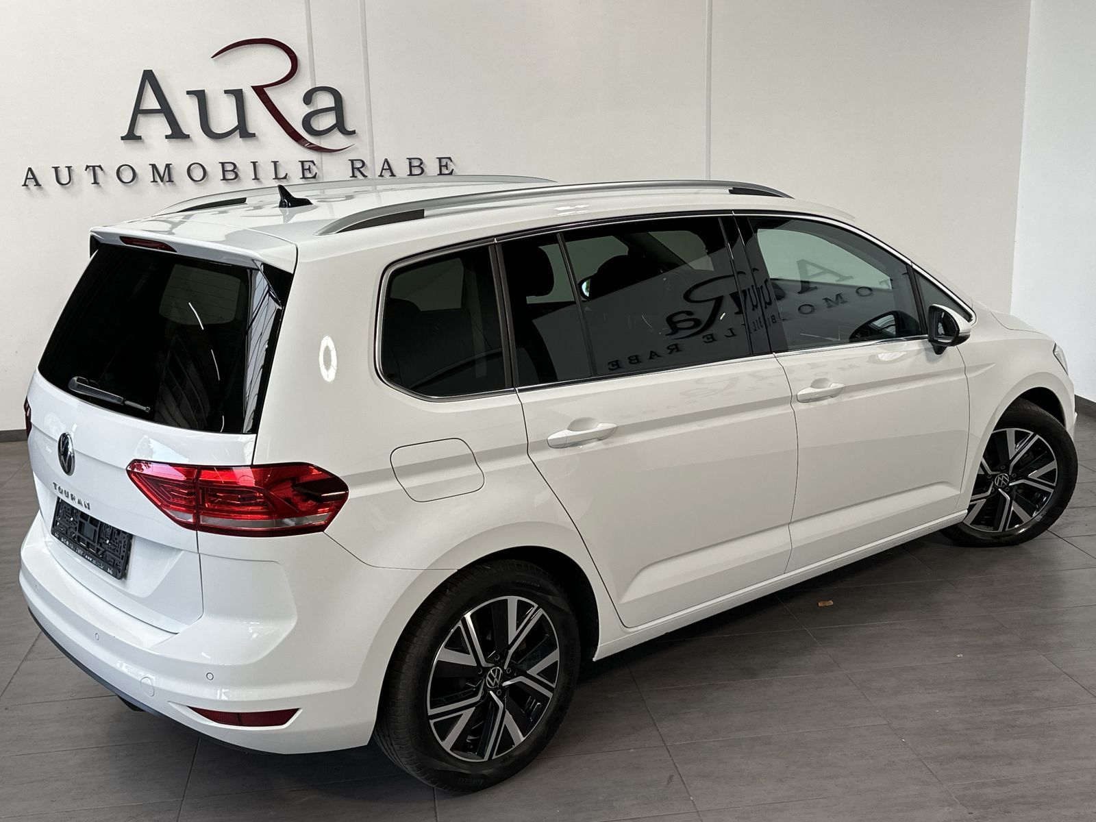 Fahrzeugabbildung Volkswagen Touran 2.0 TDI DSG 7-Sitzer HL NAV+LED+ACC+KAM