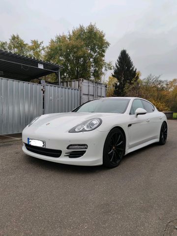 Porsche Panamera 4