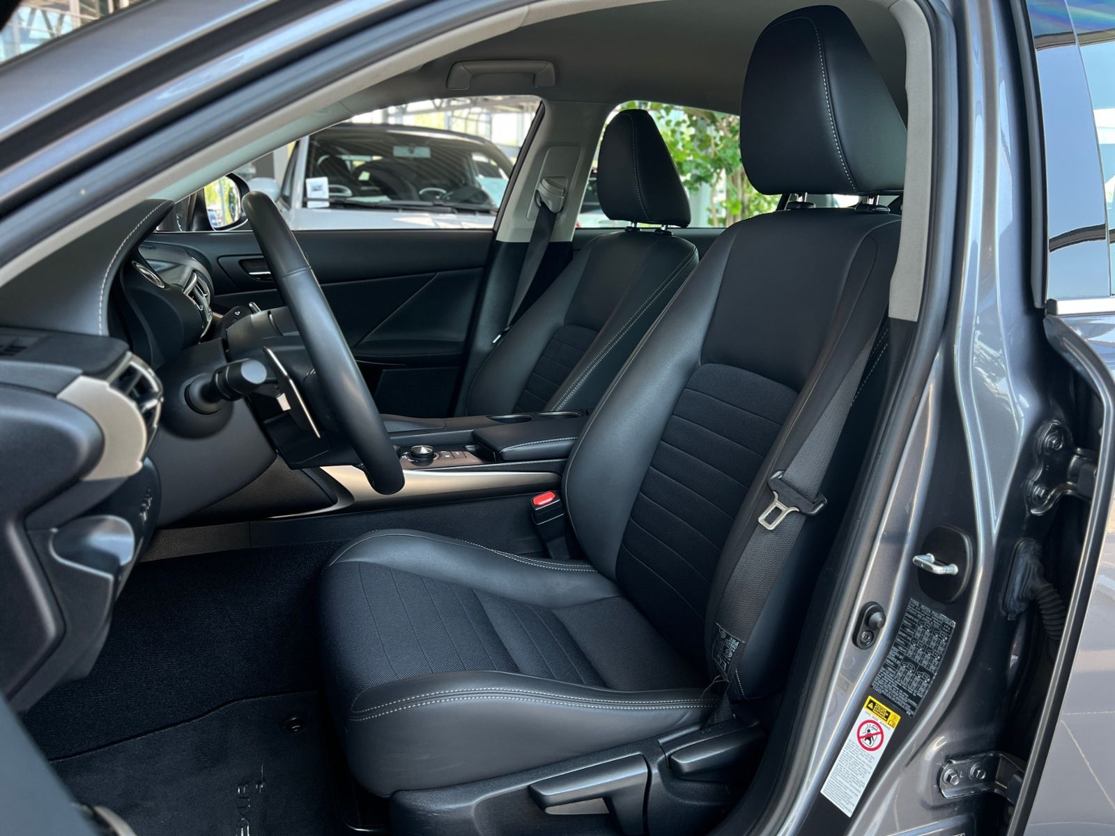 Fahrzeugabbildung Lexus IS 300h Executive Line LED NAV SHZ