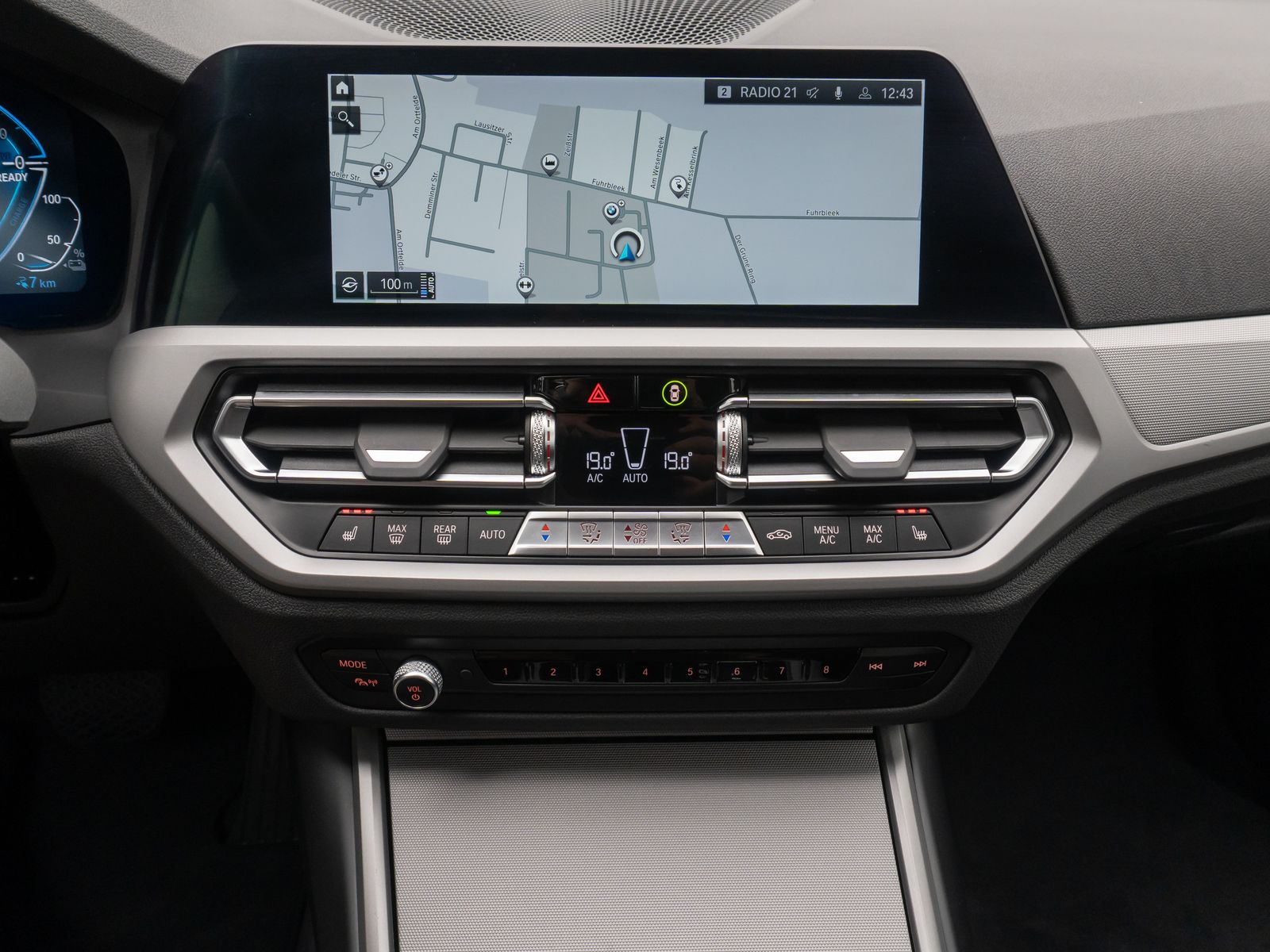 Fahrzeugabbildung BMW 320e Alarm DAB PDC GeschwindigReg Cockpit 19Zoll