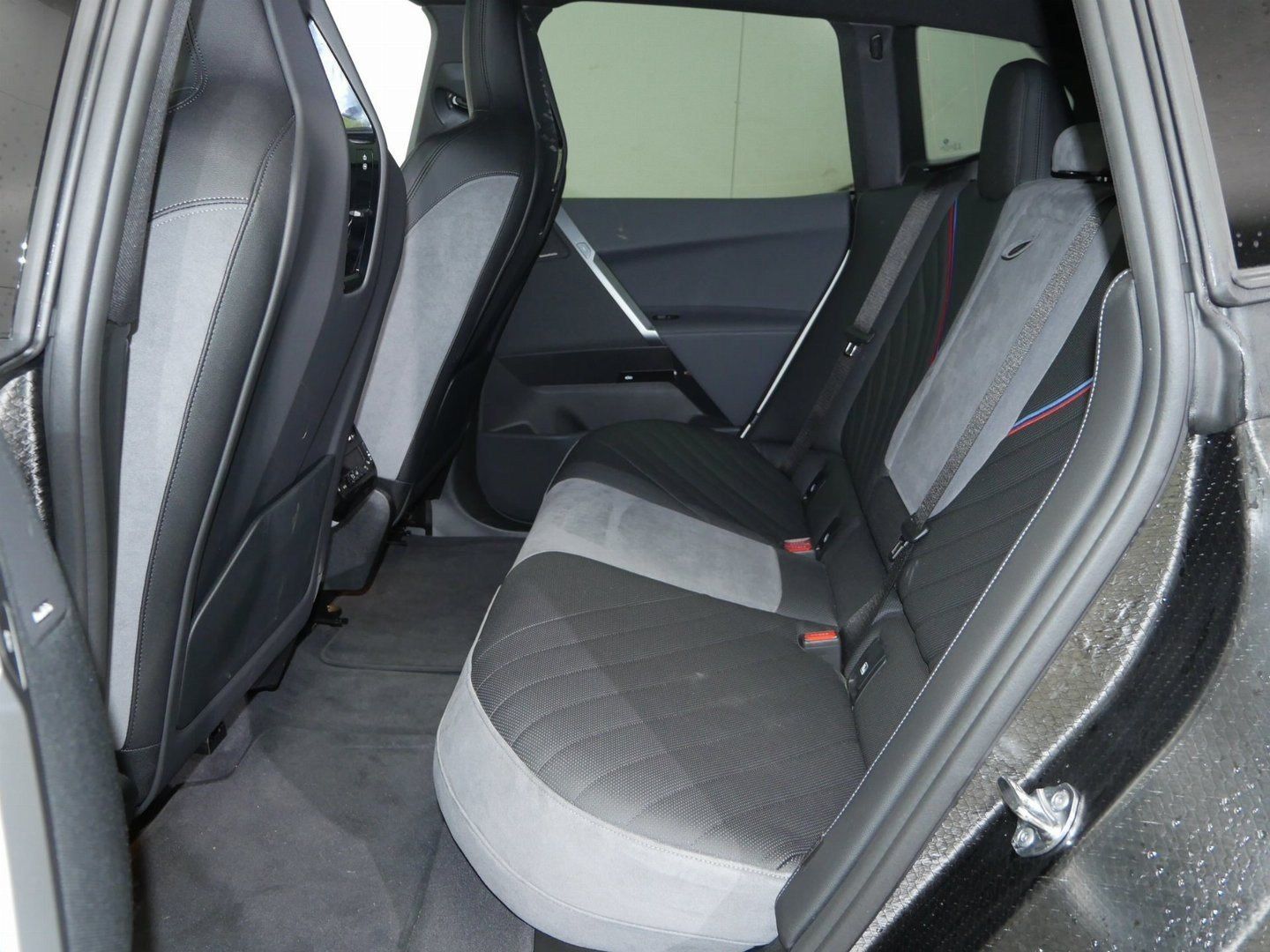 Fahrzeugeinzelansicht 15 Fahrzeugabbildung BMW iX xDrive45 |Multifunktionssitze |Luftfederung |