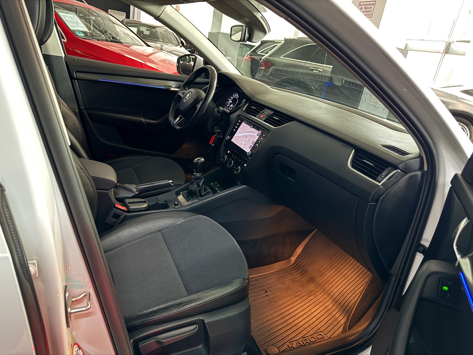 Fahrzeugabbildung SKODA Octavia STYLE 4X4 PANO NEUER MOTOR / MEGA VOLL
