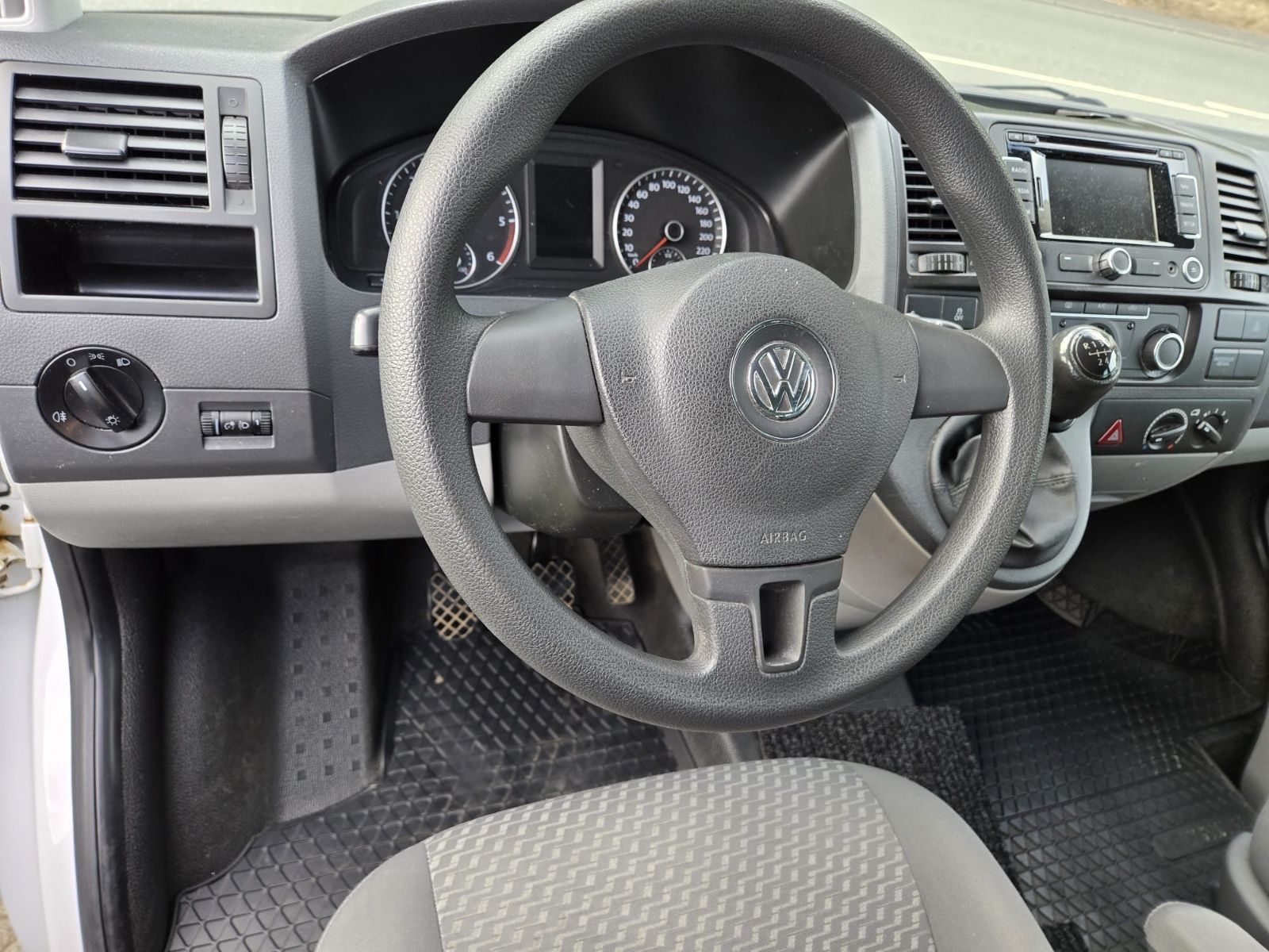 Fahrzeugabbildung Volkswagen T5 Transporter Kombi * 8.SITZER * NAVI *