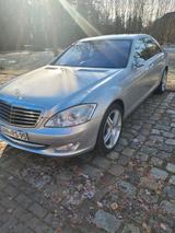 Mercedes-Benz S Klasse 450 VON 09 - Mercedes-Benz E-Klasse mit LPG-Antrieb