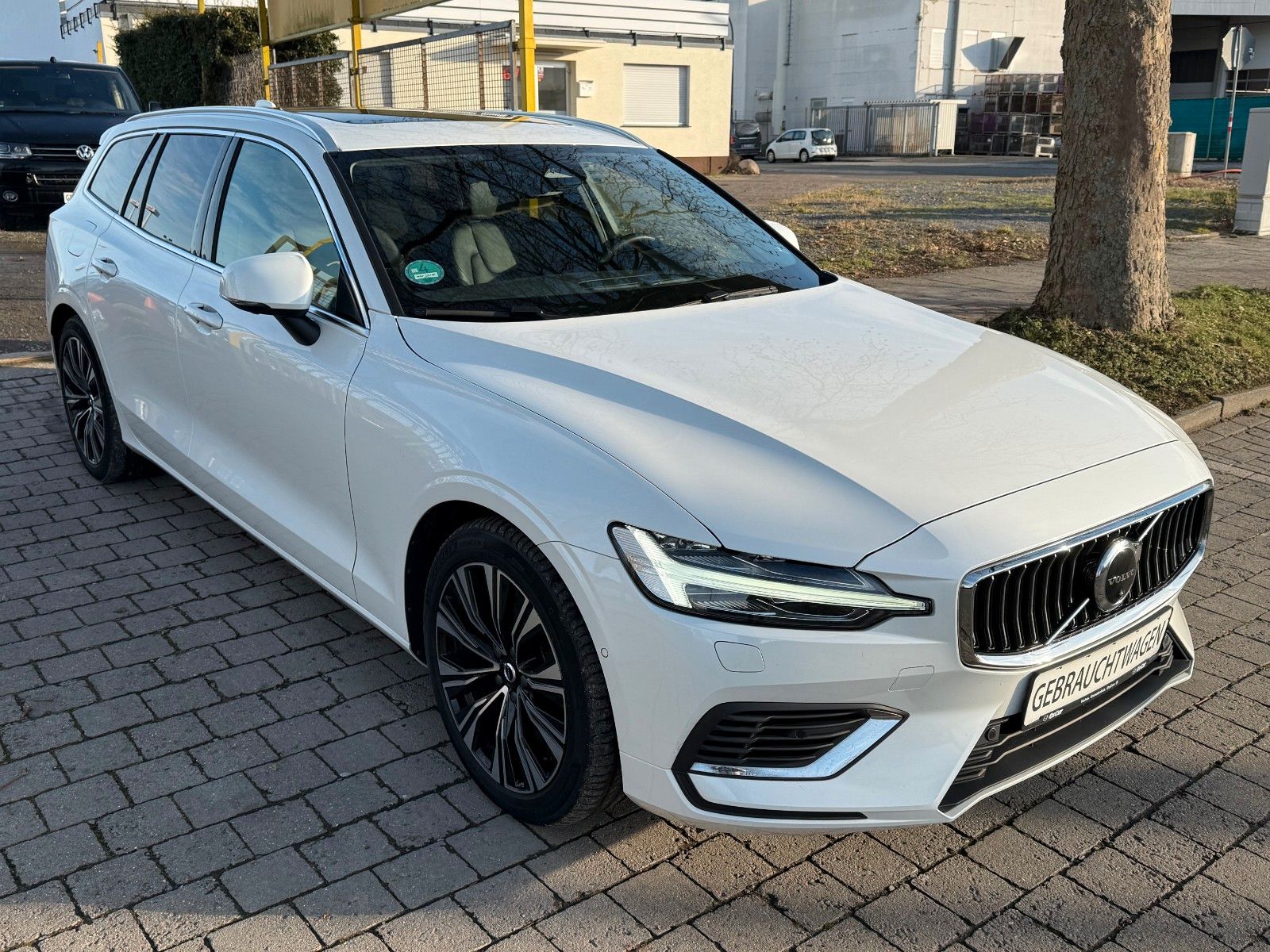 Volvo V60 Kombi Plus Bright Recharge Plug-In Hybrid AW imagem 3