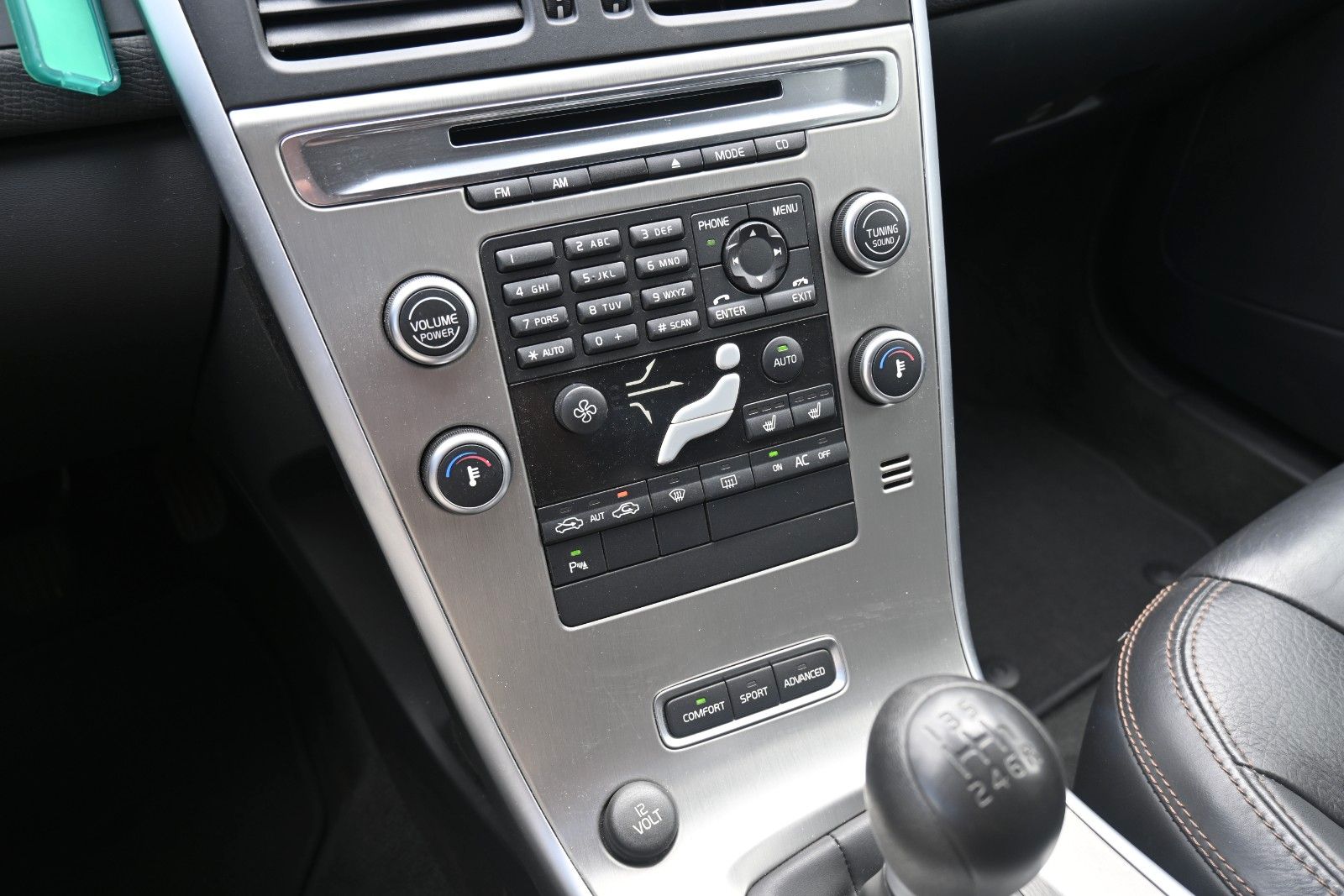 Fahrzeugabbildung Volvo XC60 2.4D Summum Drive*BiXenon*PDC*CD*Servo*USB