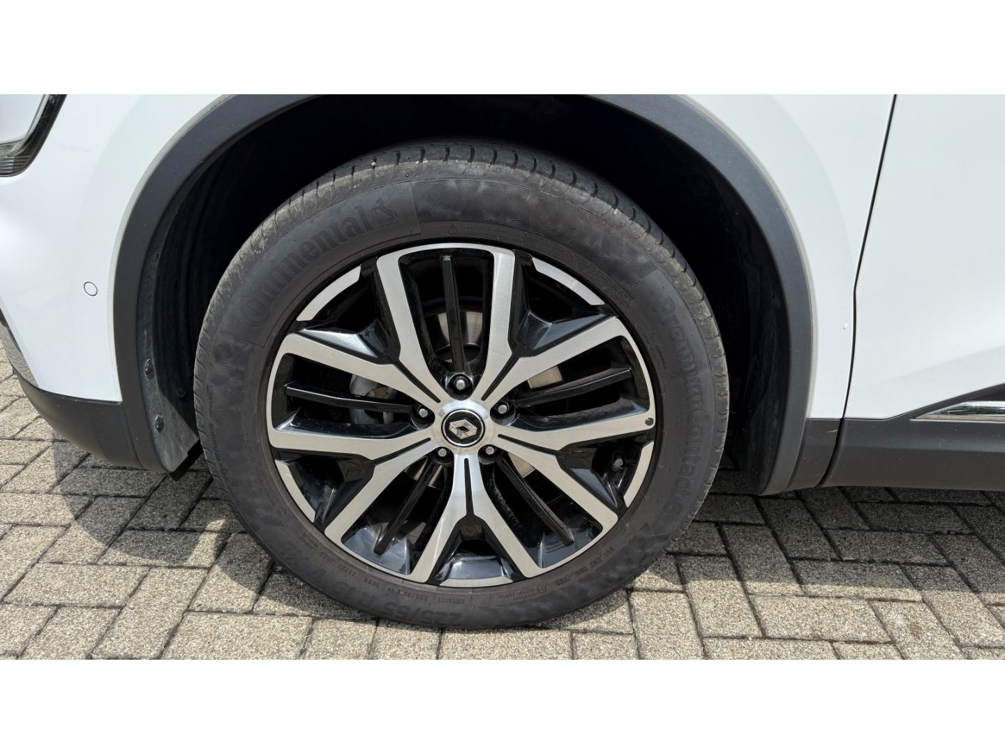 Fahrzeugabbildung Renault Koleos Intens TCE 160 EDC Navi Soundsystem LED A