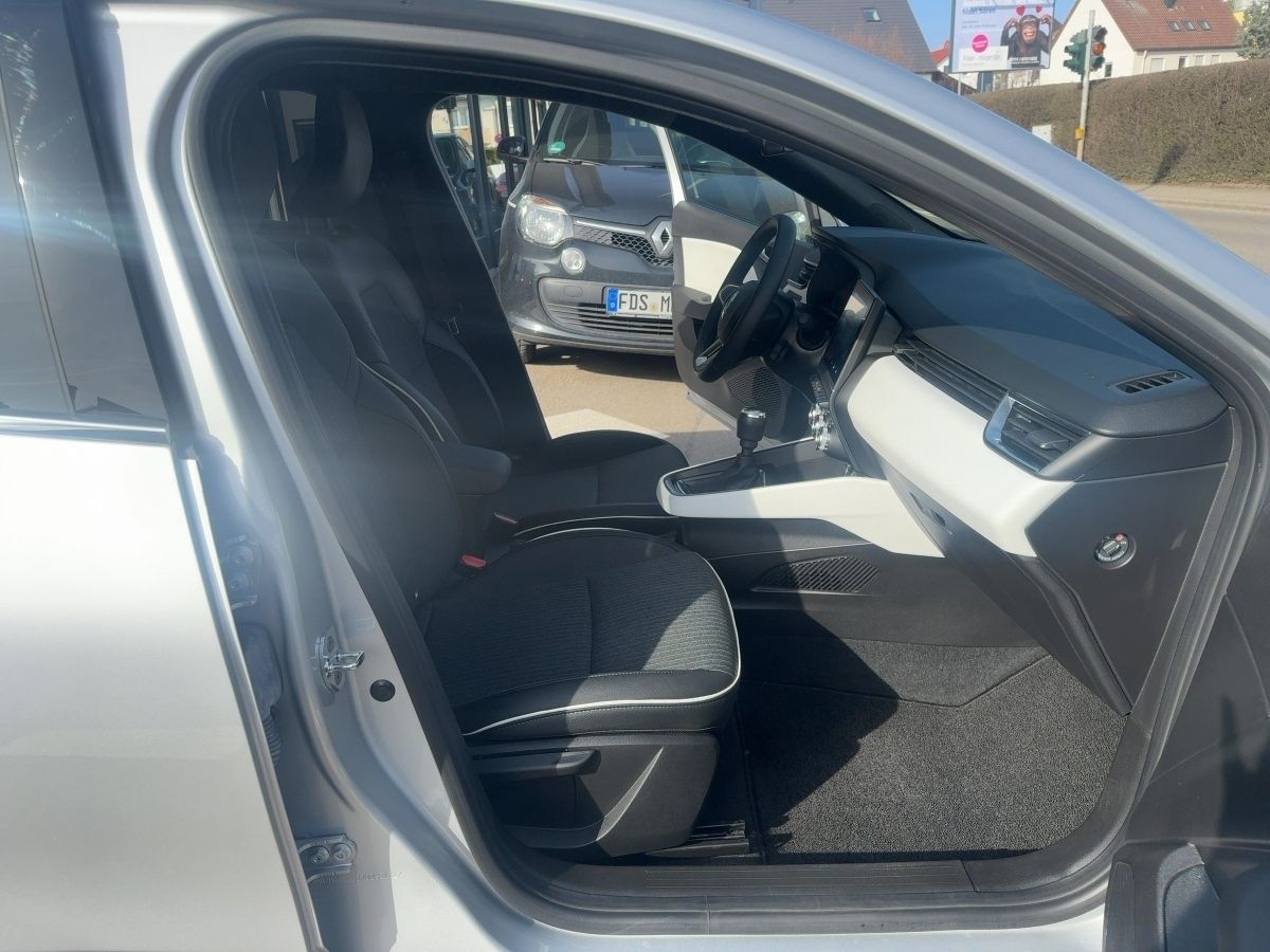 Fahrzeugabbildung Renault Clio TECHNO TCE 140 KAMERA SZH NAVI